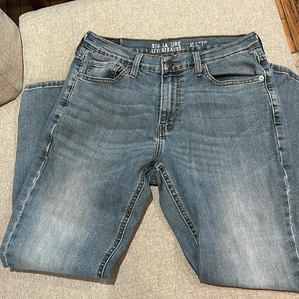 Levi’s men athletic straight leg jeans 30 denim wash blue, inseam 30